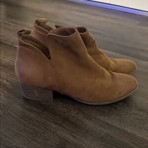 Massini Women's Tan Suede Ankle Booties - Charlie style